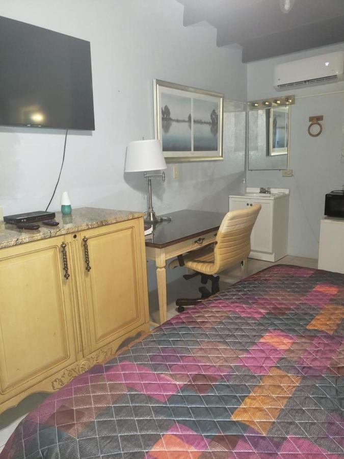 Frederiksted Georges Royal Inn מראה חיצוני תמונה